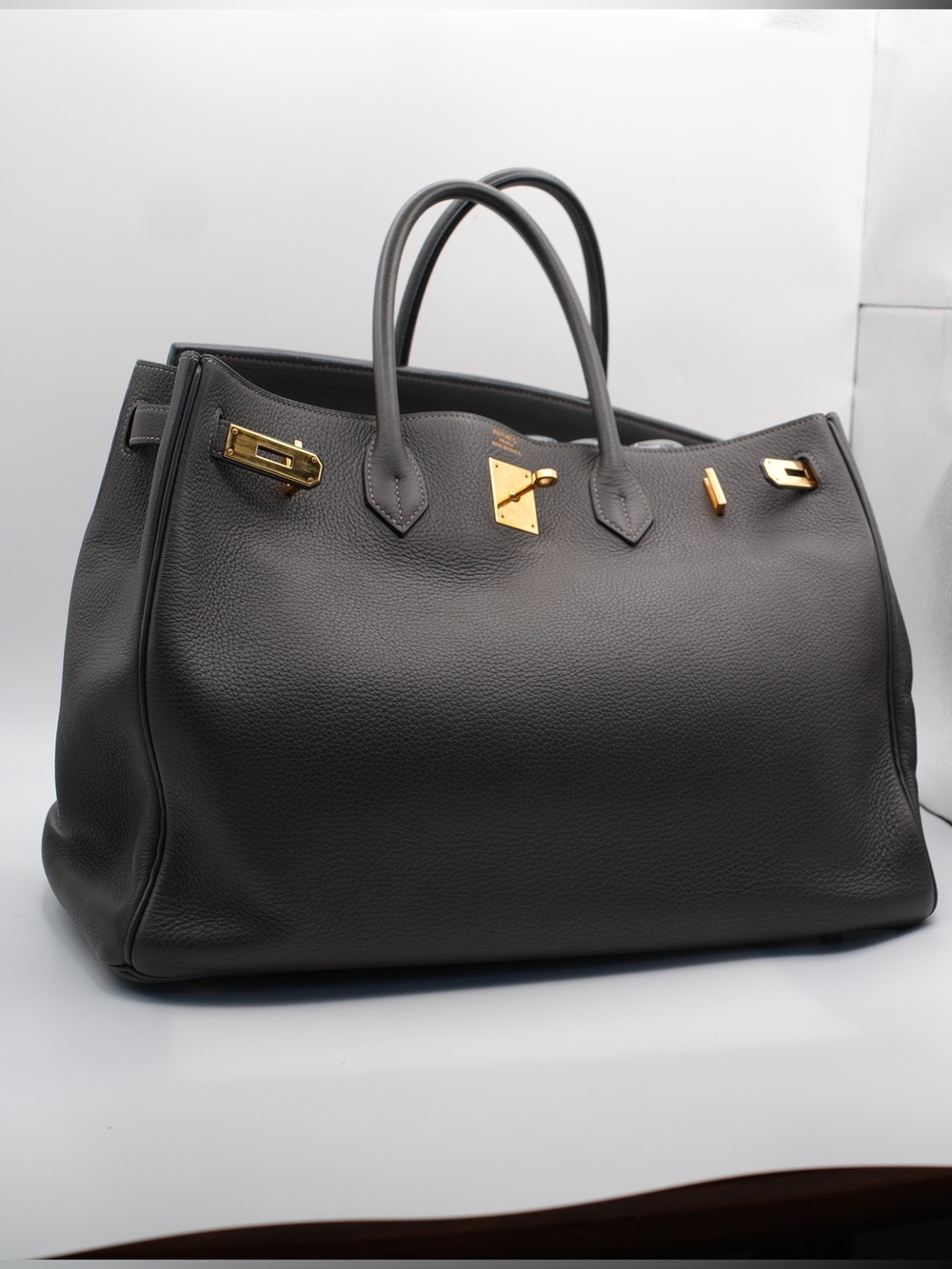 Hermes Birkin 40 in Clemence with Gold Hardware. Graphite Taurillon color. - Picture 4 of 13